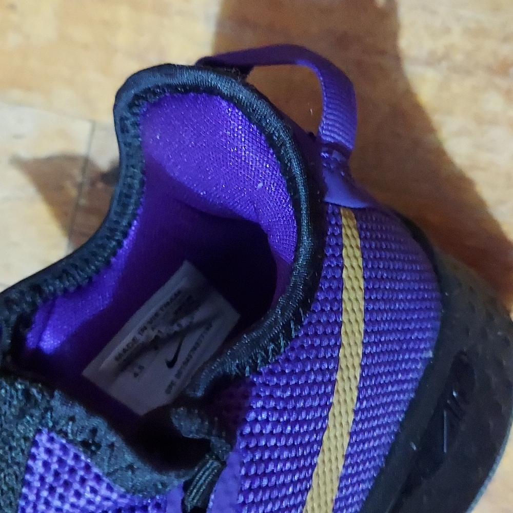 Nike - Picture 2 of 4